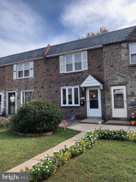 324 Spruce St, Glenolden, PA 19036