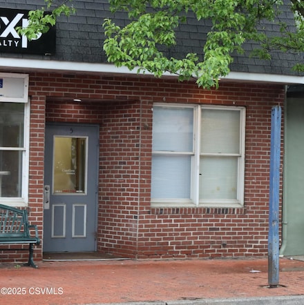5 S Market St, Selinsgrove, PA 17870