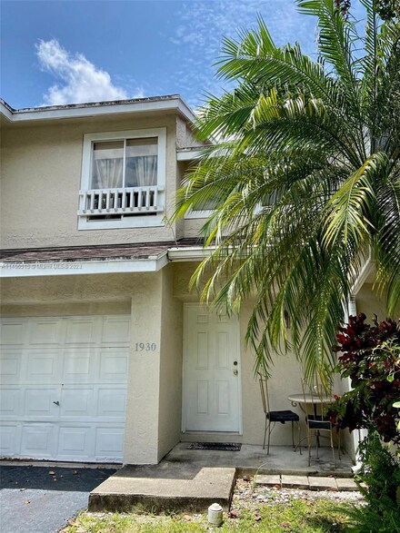 1930 Discovery Cir E, Deerfield Beach, FL 33442