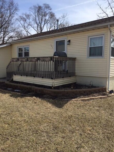 303 W Clark St, Hiawatha, IA 52233