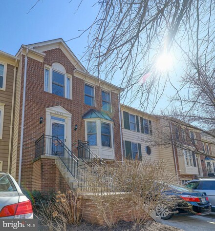 12756 Dogwood Hills Ln, Fairfax, VA 22033
