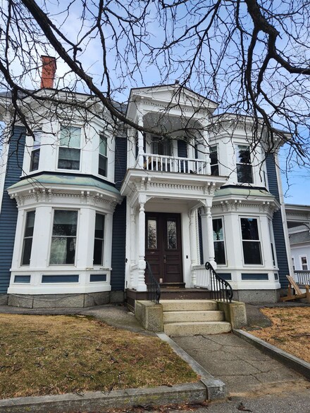 127 Pleasant St Unit 5, Laconia, NH 03246