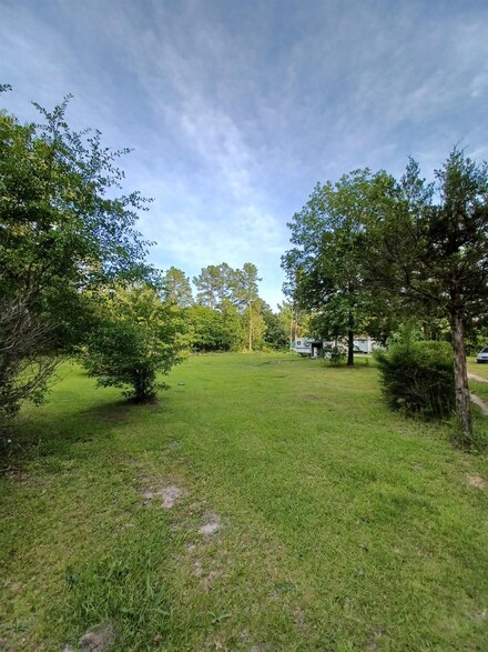 195 Creek Bend Dr, Vass, NC 28394