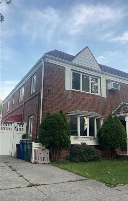 7363 198th St, Fresh Meadows, NY 11366