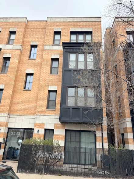 2243 N Lister Ave Unit 201, Chicago, IL 60614