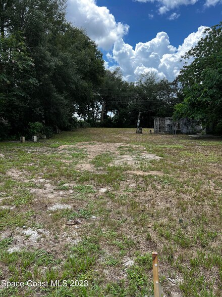 616 S Ridgewood Dr, Sharpes, FL 32926