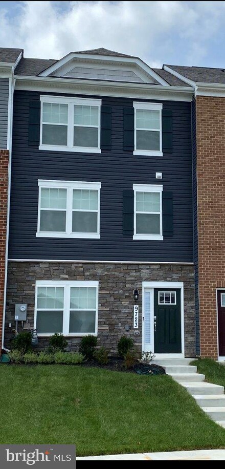 9611 Fagan Dr, Mitchellville, MD 20721
