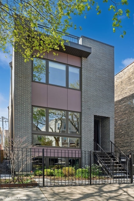 2136 N Point St, Chicago, IL 60647