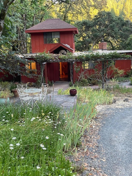146 & 106 Barnes Ln, Redway, CA 95560