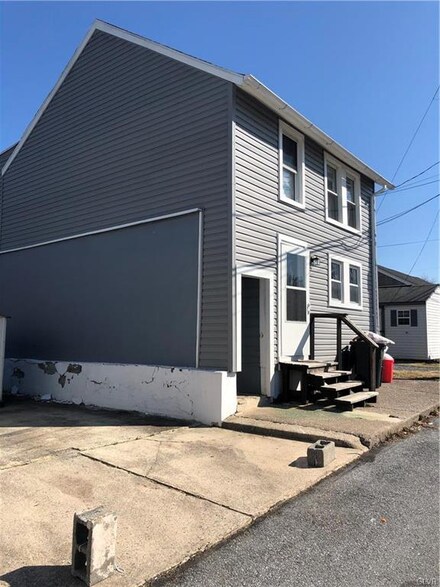 1050 Limestone St, Catasauqua, PA 18032