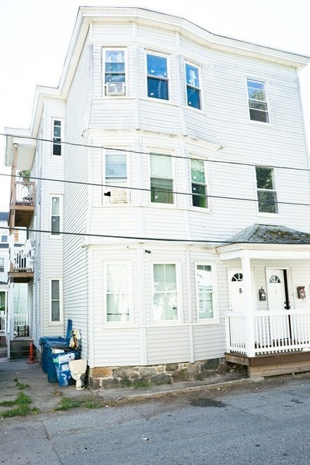 8-10 Merrimack View Ct, Lawrence, MA 01841