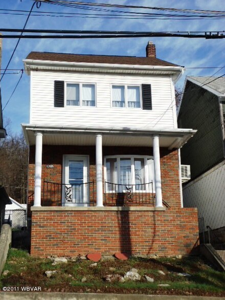 1205 W Walnut St, Coal Township, PA 17866
