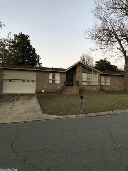 6508 Sterling Dr, Little Rock, AR 72204