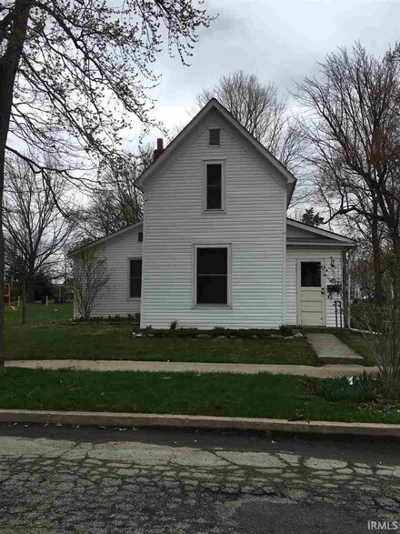 403 W Columbia St, Flora, IN 46929