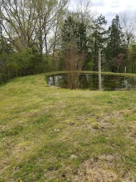 930 Lakeview Dr, Bloomfield, KY 40008