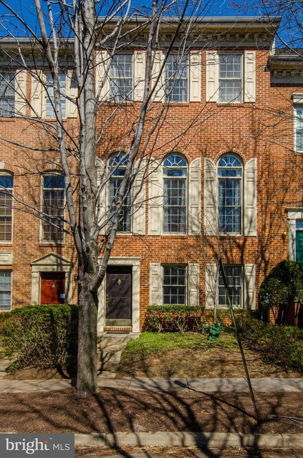2414 N Hampton Dr, Alexandria, VA 22311