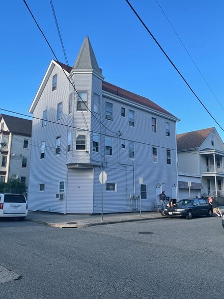 51 Fulton St, Fall River, MA 02720