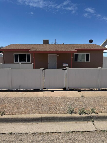 1204 Catalina Ln, Alamogordo, NM 88310