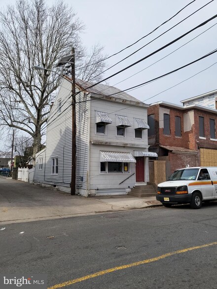 911 Hudson St, Trenton, NJ 08611