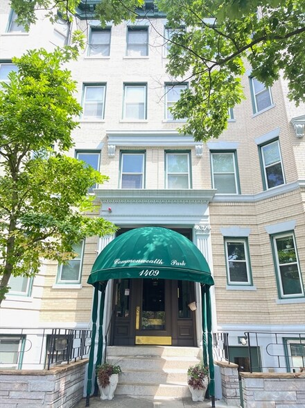 1409 Commonwealth Ave Unit 305, Brighton, MA 02135