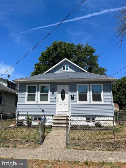 2 S Harley Ave, Gloucester City, NJ 08030