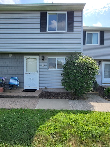 16 Seymour Rd Unit 9B, East Granby, CT 06026