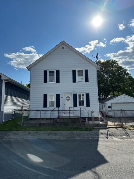 30 2nd School St, Bristol, RI 02809