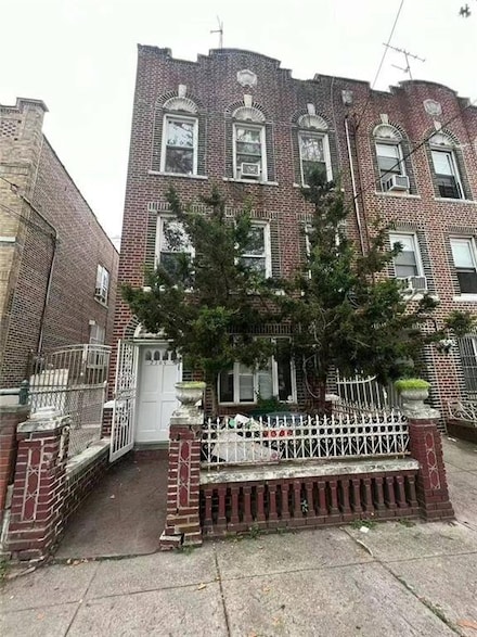 2169 W 6th St, Brooklyn, NY 11223