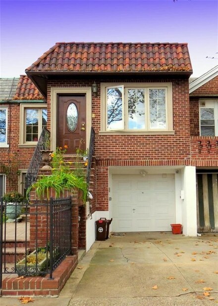 240 Bay 22nd St, Brooklyn, NY 11214