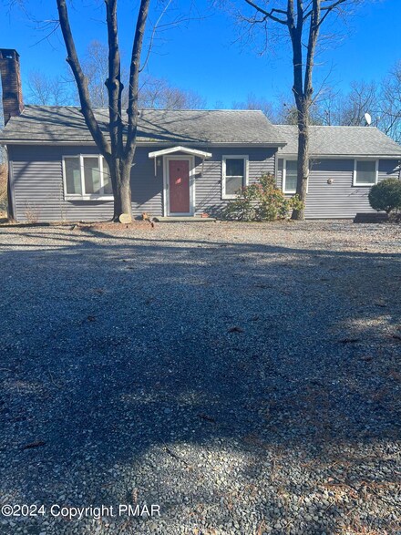 48 Chariton Dr, East Stroudsburg, PA 18301