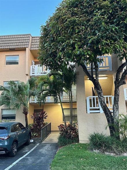 9201 Sunrise Lakes Blvd Unit 301, Sunrise, FL 33322
