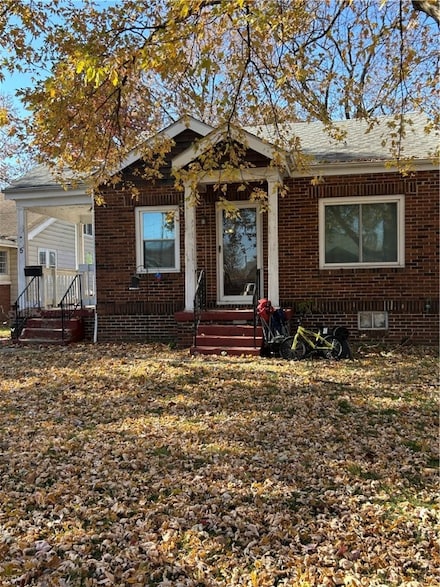 5 East Dr, Decatur, IL 62526