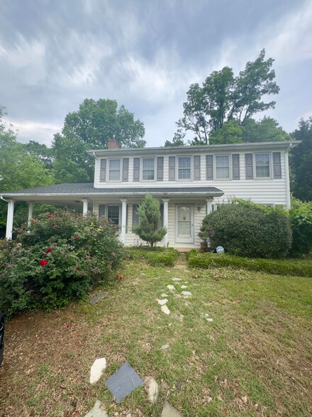 355 Knollwood Dr, Troutville, VA 24175