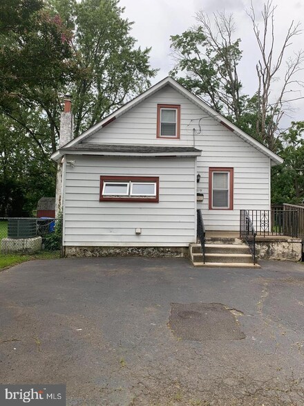 1619 Pennsauken St, Cinnaminson, NJ 08077