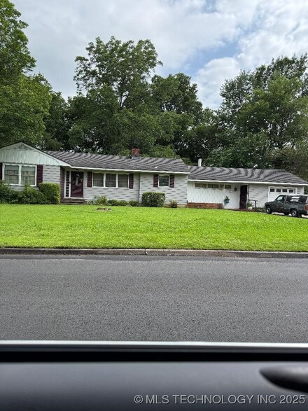 2225 Callahan St, Muskogee, OK 74403