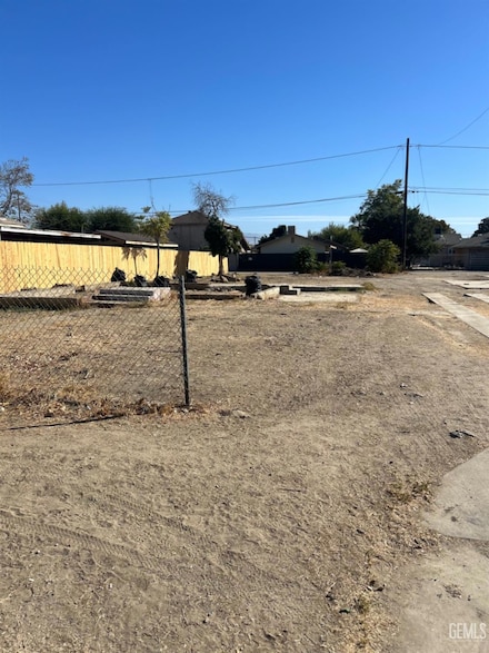 708 Sparling Ave, Bakersfield, CA 93307