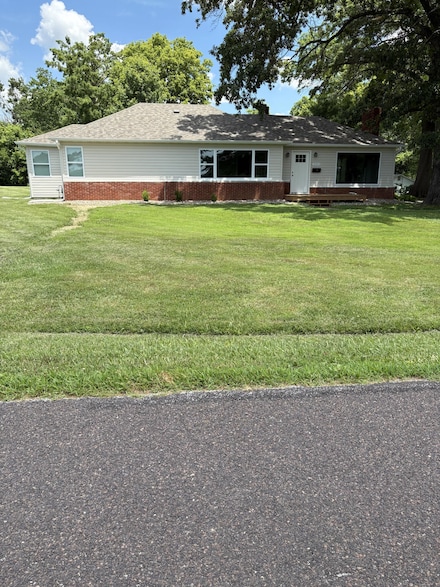 2211 E Walnut St, Columbia, MO 65201
