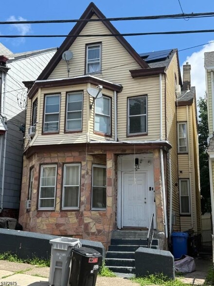 32 Belle Ave, Paterson, NJ 07522