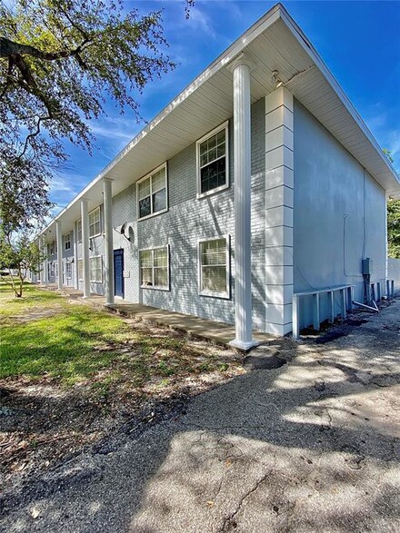5326 E Whiteway Dr, Temple Terrace, FL 33617