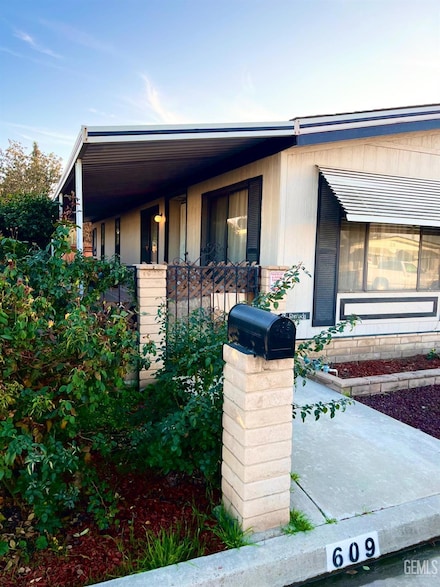 609 42nd St, Bakersfield, CA 93301