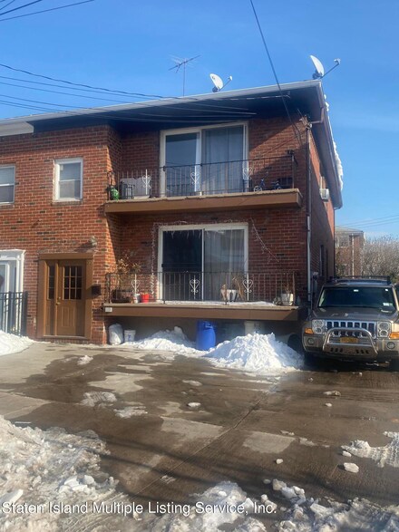 35 van Riper St, Staten Island, NY 10302