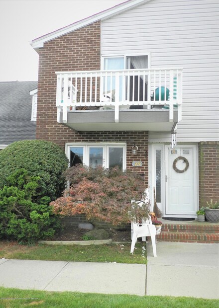 25 Meadow Ave Unit 49, Monmouth Beach, NJ 07750