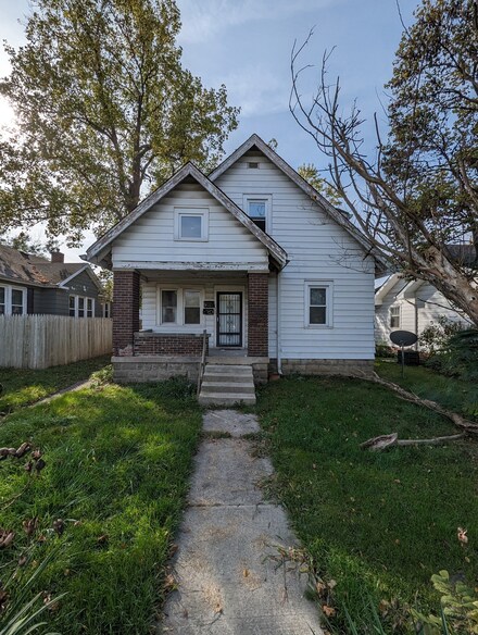 811 E 29th St, Anderson, IN 46016