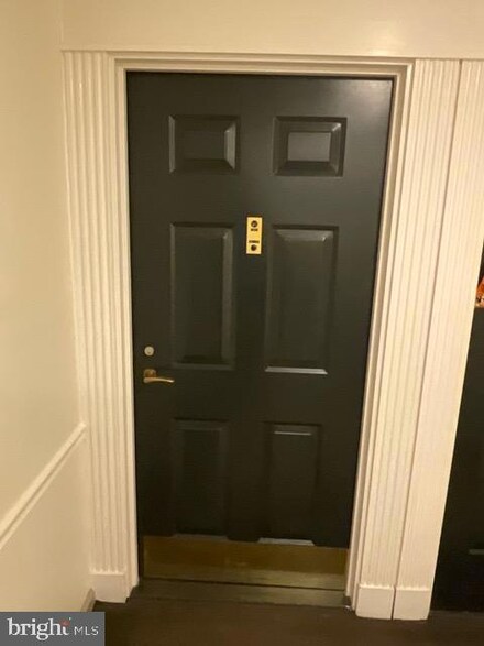 5904 Mount Eagle Dr Unit 907, Alexandria, VA 22303