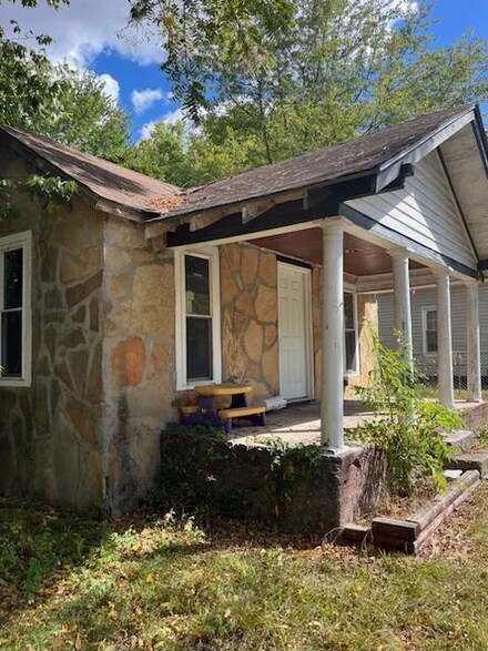 205 N Maple Ave, Joplin, MO 64801
