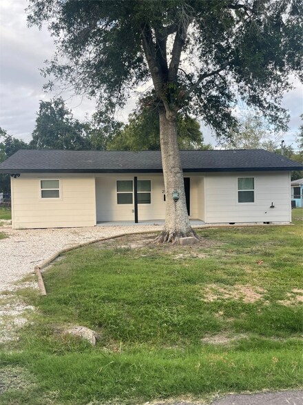 2924 Ruby Dr, Groves, TX 77619