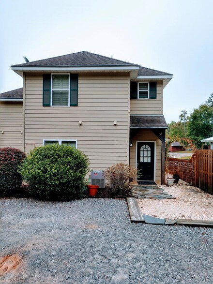 140 Paradise Point, Eclectic, AL 36024