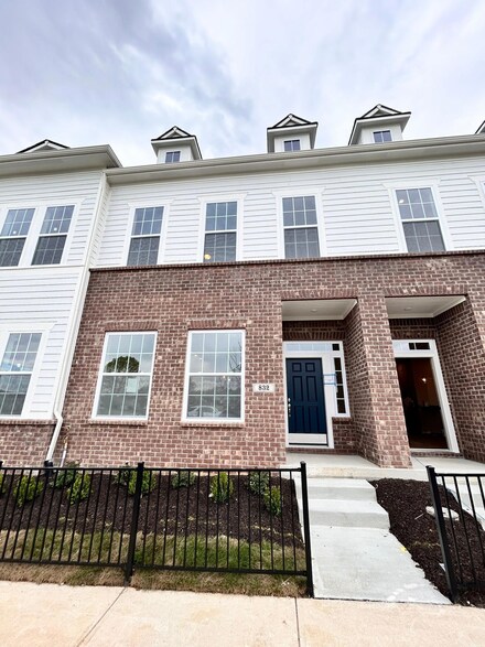 832 Kinzer Ave, Carmel, IN 46032