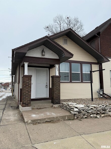 123 S 8th St, Quincy, IL 62301