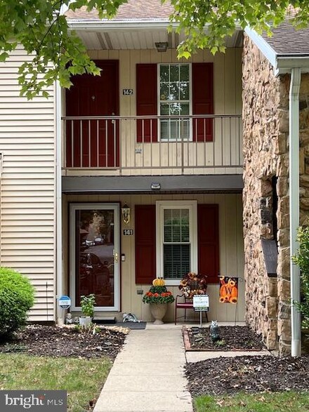 142 Valley Green Cir, Wyomissing, PA 19610